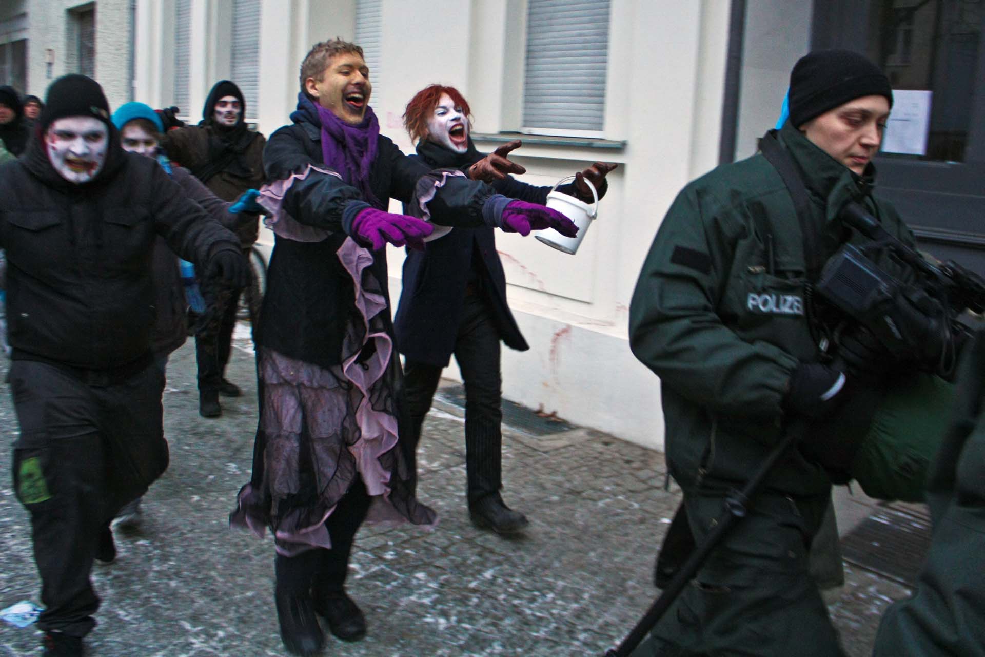 Zombi-Demo gegen Häuserräumung und Ausverkauf der Stadt am 4. Februar 2012 Foto: Umbruch-Bildarchiv